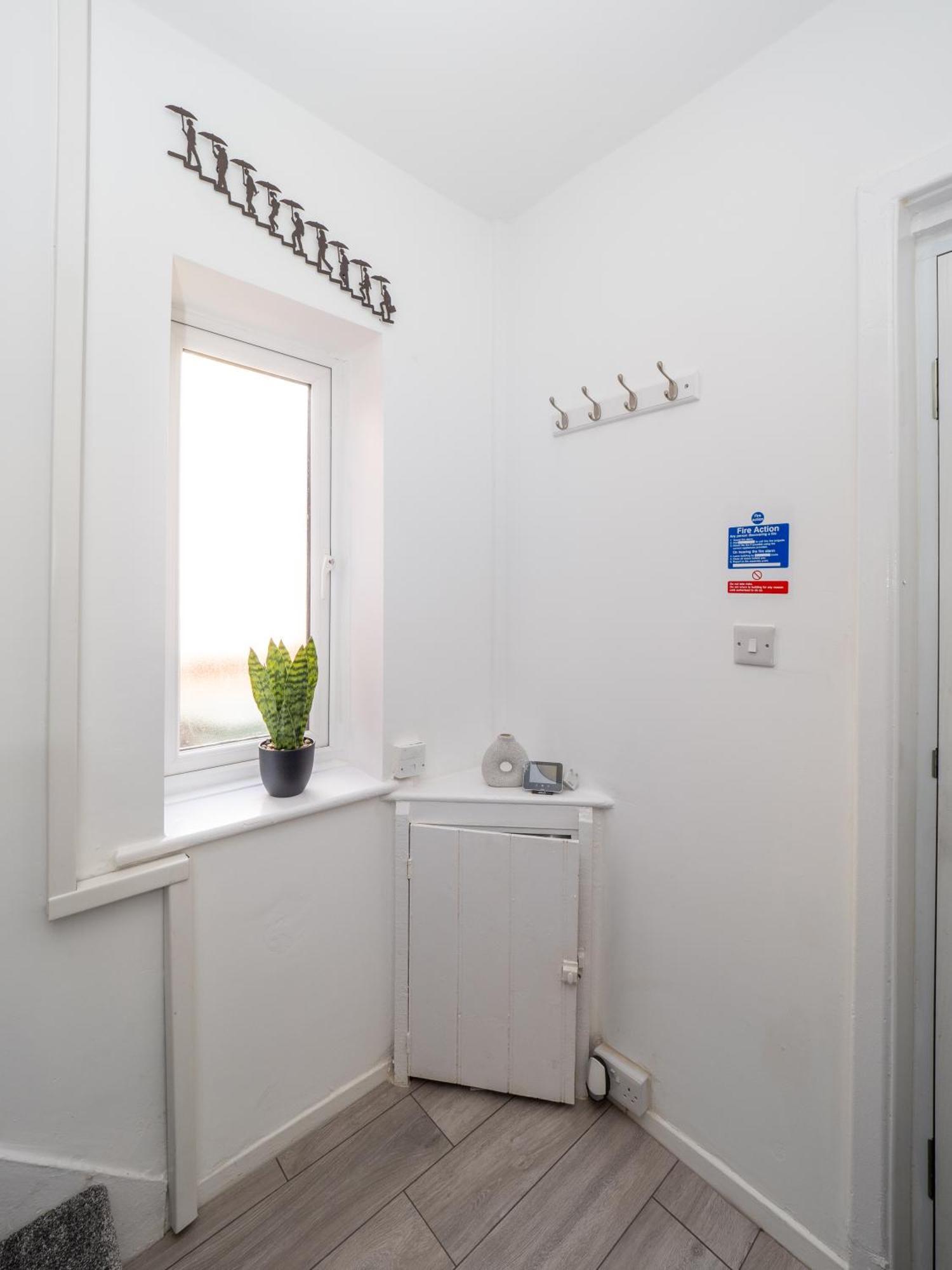 3Br Haven Retreat In Wallasey With Free Street Parking Eksteriør bilde